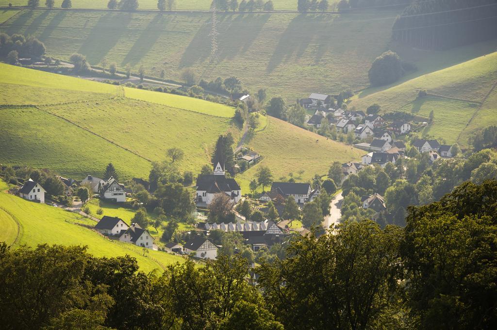 Gasthof Zur Post Schmallenberg Bagian luar foto